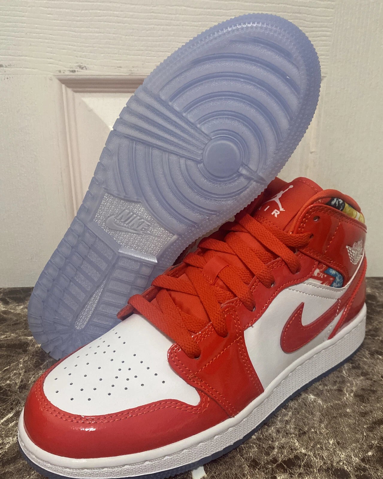 Air Jordan 1 Mid SE (GS) Shoes Chile Red White